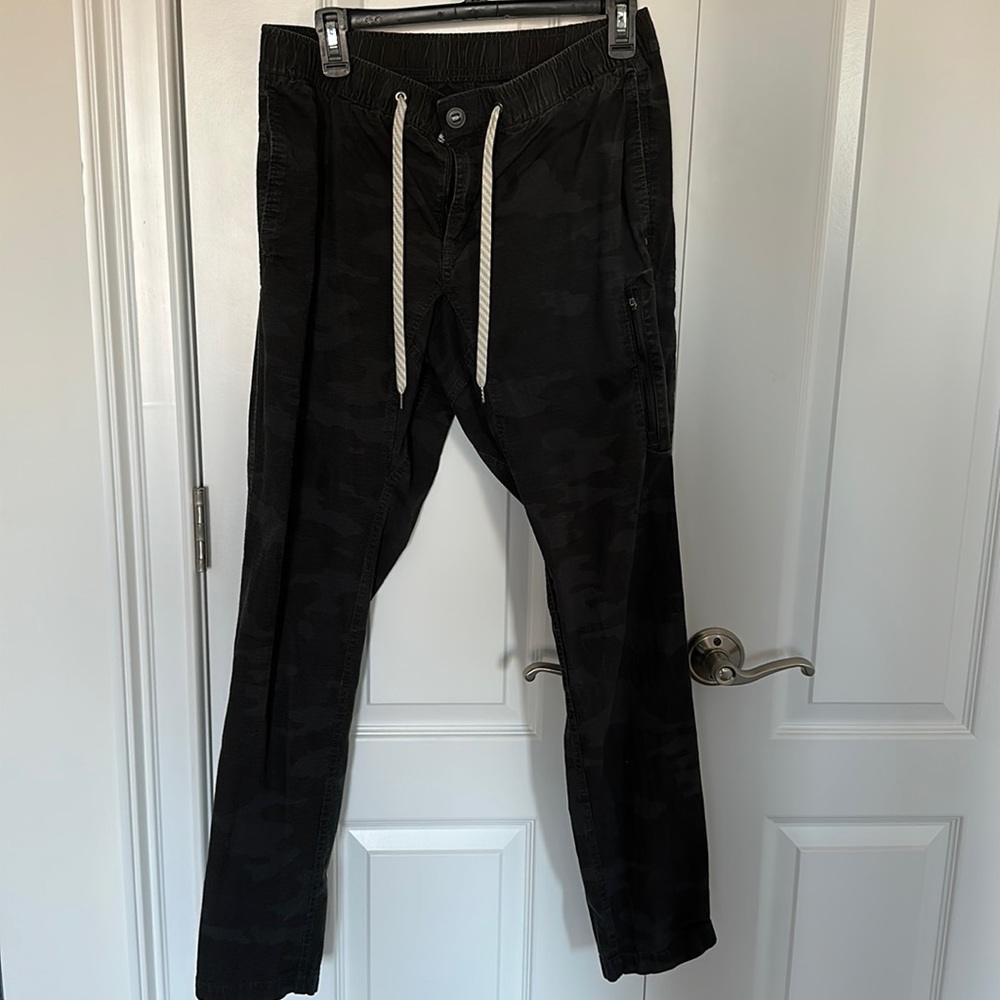 MEN’s VUORI Ripstop pants LARGE